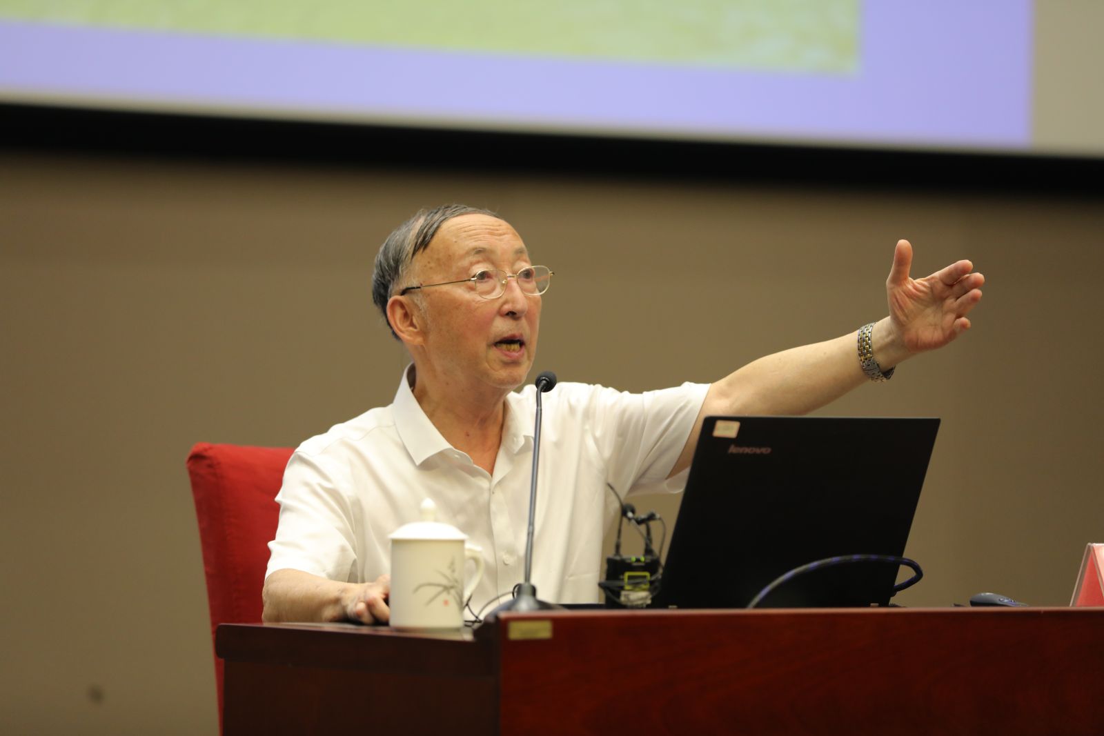 殷鸿福古生物科普事业航船上的一枚金钉子